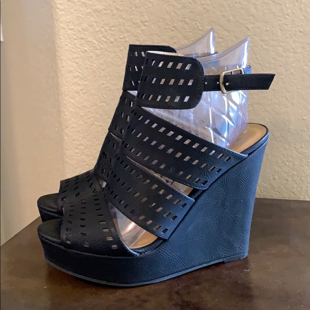 Chinese laundry black wedges size 7.5